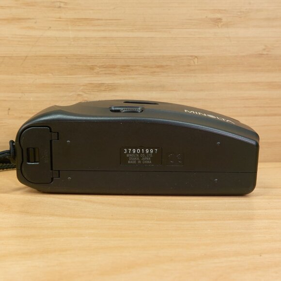 Vintage Minolta F15 BF / 35mm Point & Shoot Film Camera / Fixed Focus / Tested - Picture 5 of 6